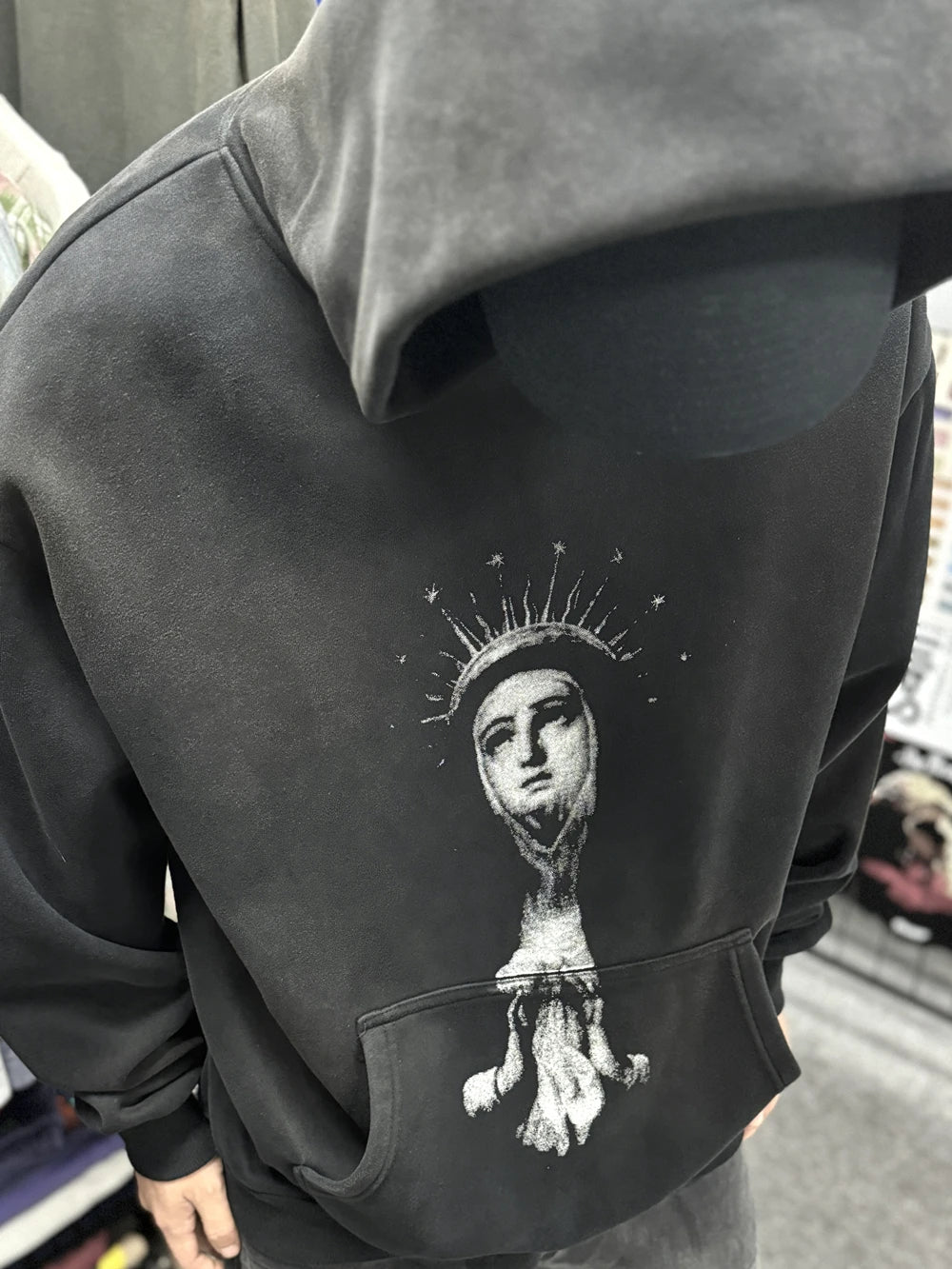 SUDADERA NEGRA SAINT