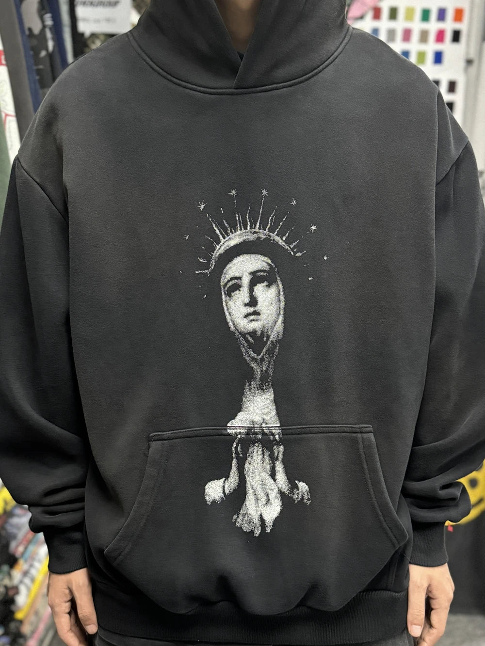 SUDADERA NEGRA SAINT