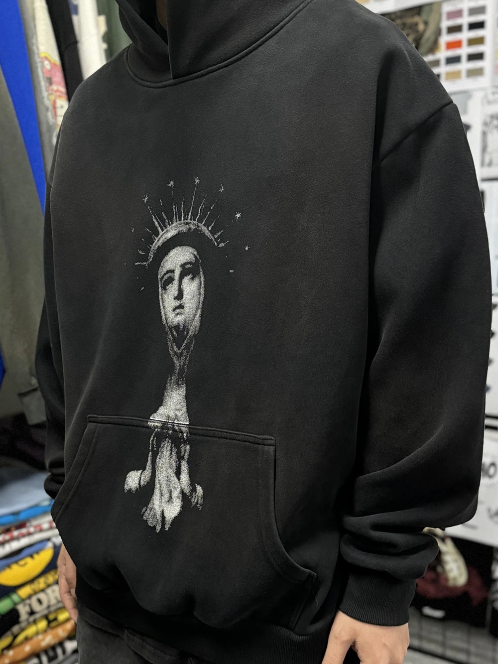 SUDADERA NEGRA SAINT